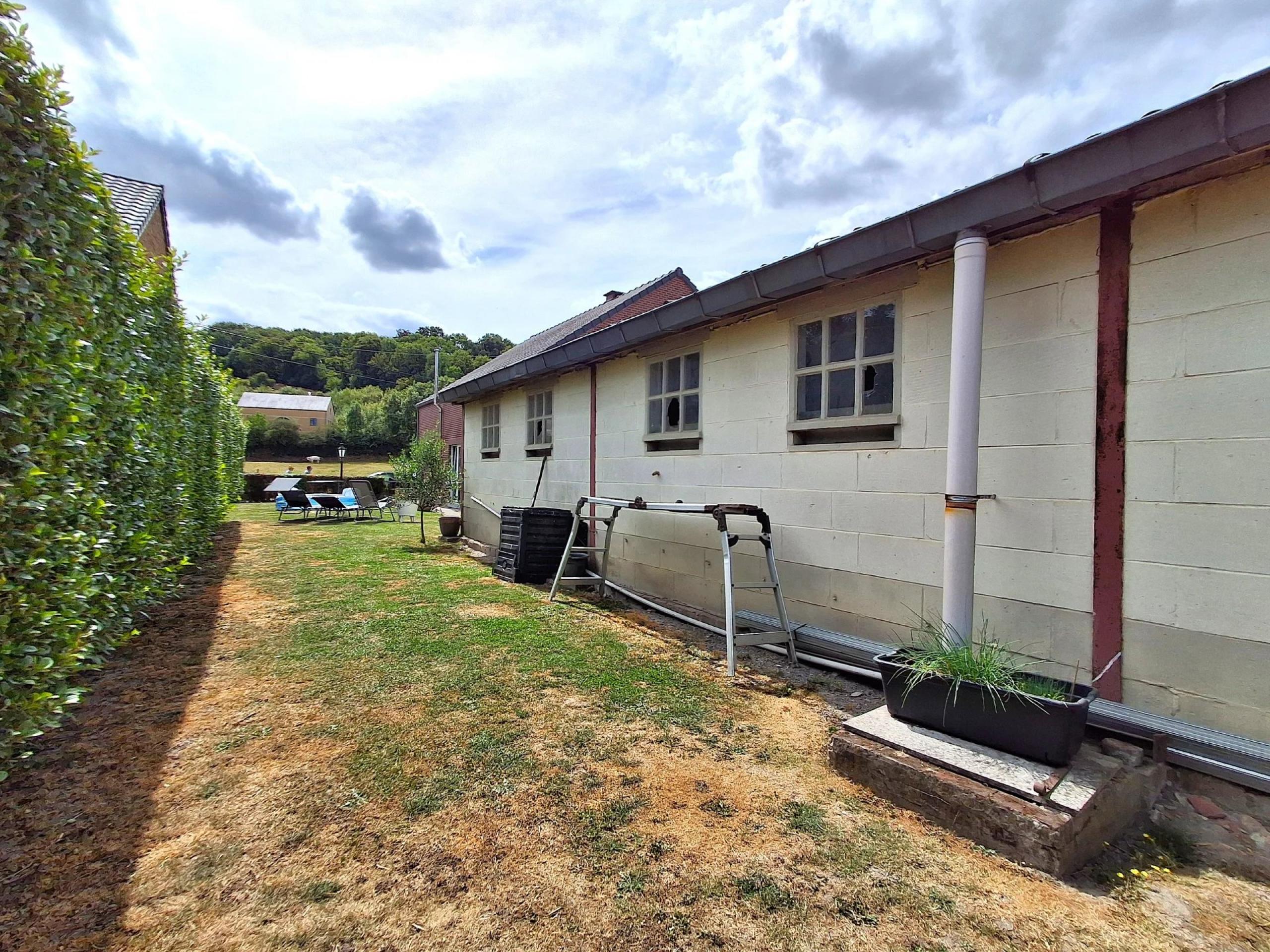 BOIRS: Maison 4 chambres avec jardin et ENTREPÔT de+- 165m²