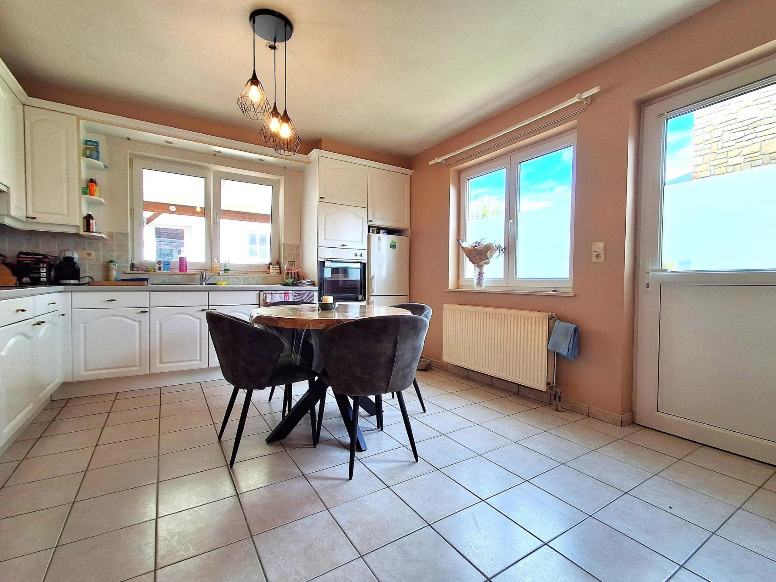 BOIRS: Maison 4 chambres avec jardin et ENTREPÔT de+- 165m²