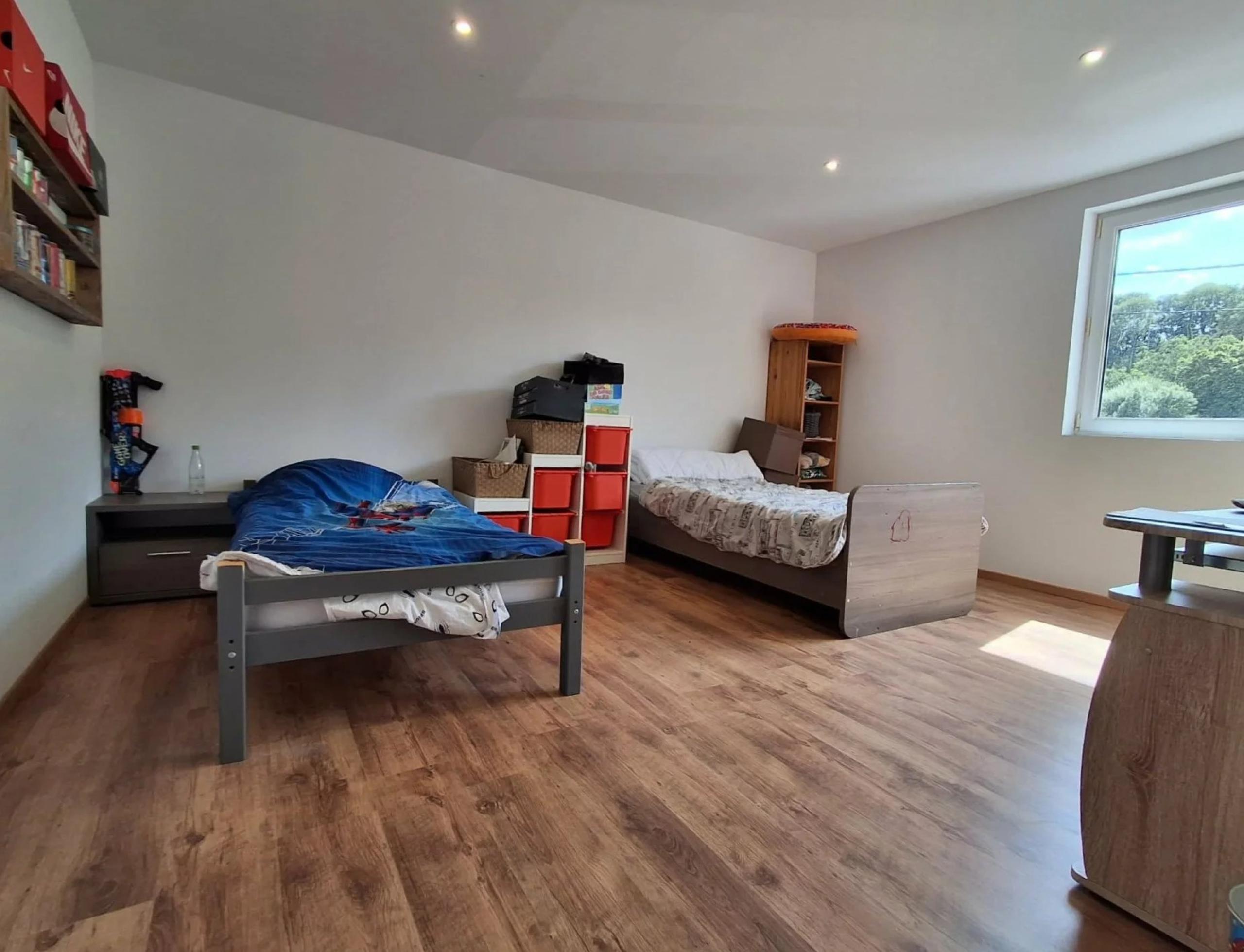BOIRS: Maison 4 chambres avec jardin et ENTREPÔT de+- 165m²