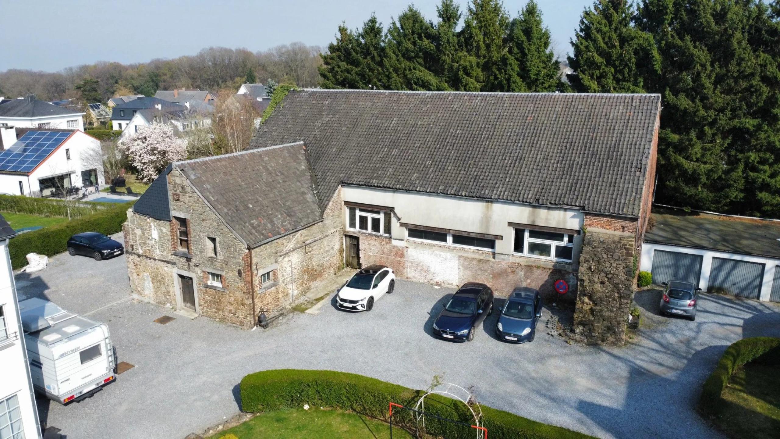 Grange à rénover entièrement avec fort potentiel