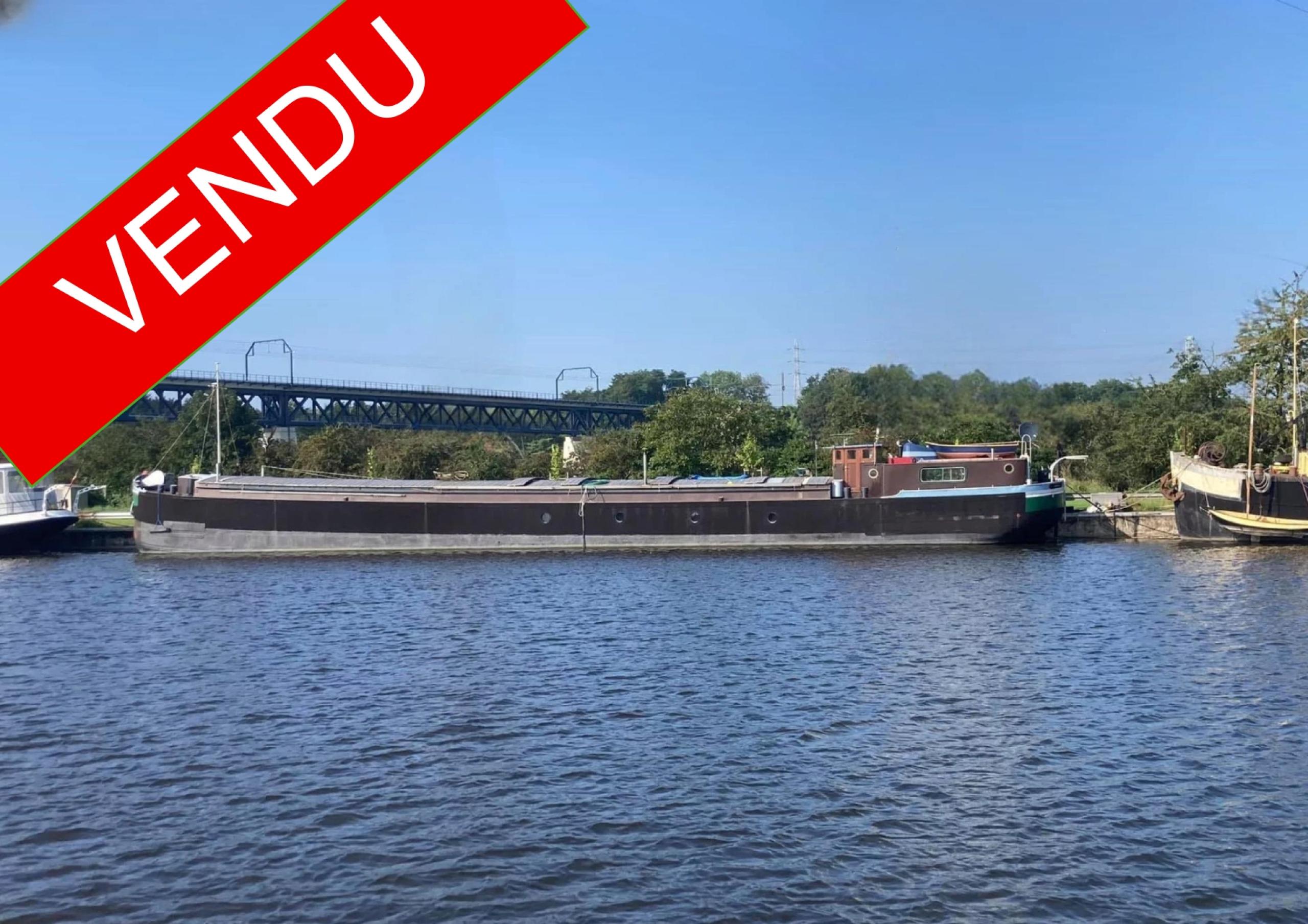 Option ! Bateau péniche logement 2 chambres