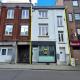Duplex et rez-de-chaussée commercial avec cours