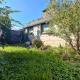 HOUTAIN : Ensemble immobilier: Maison 4ch avec jardin, surface commerciale, 3 appartements, terrain.