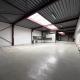 Loué ! Entrepôt de 350m² avec cuisine et 4 places de parking extérieures