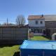 Maison 2 chambres, cour, jardin, 3 garages + prairie attenante