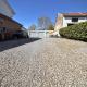 Maison 2 chambres, cour, jardin, 3 garages + prairie attenante