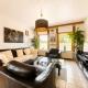Ensemble immobilier composé d'une maison et d'un appartement